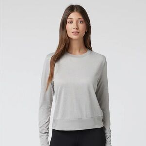 Vuori Daydream Crew Performance Top ~ Light Heather Grey Small